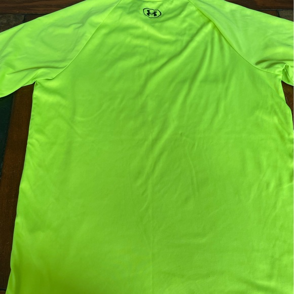 SOLD! UNDER ARMOR | Youth Dry Fit Heat Gear Tee - Picture 2 of 4